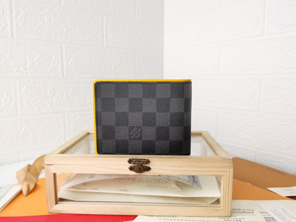 LVコピーウォレット着用イメージ